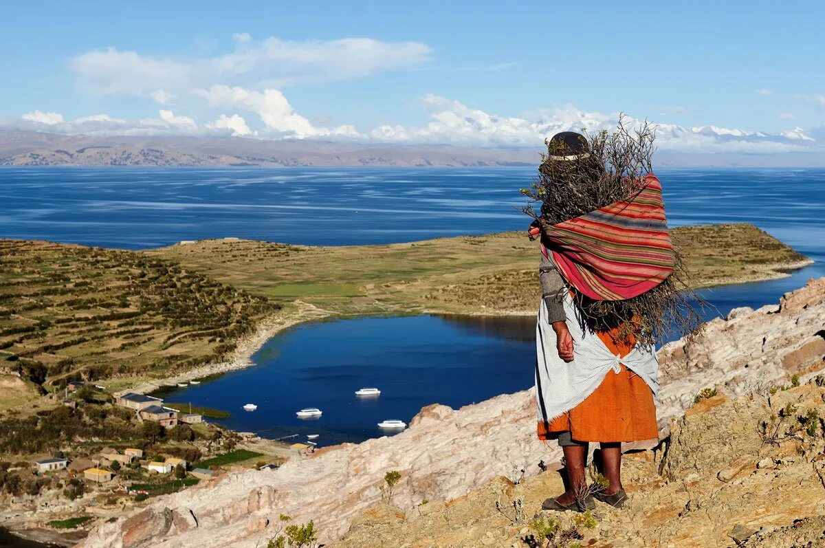 Большое озеро в латинской америке. Боливия озеро Титикака. Озеро Титикака Перу. Южная Америка озеро Титикака. Озеро Титикака инки.