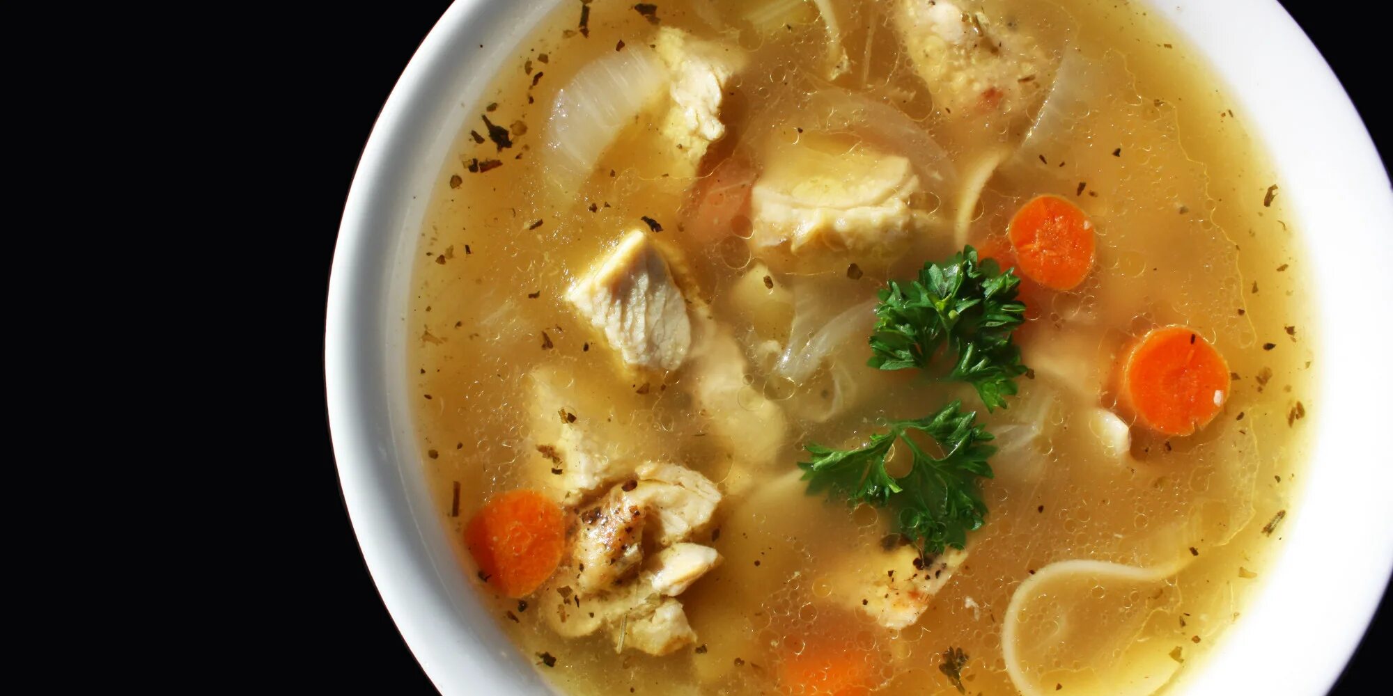 He the soup. Суп из курицы. Куриный суп на черном фоне. Азиатский суп с курицей. Итальянский куриный суп.