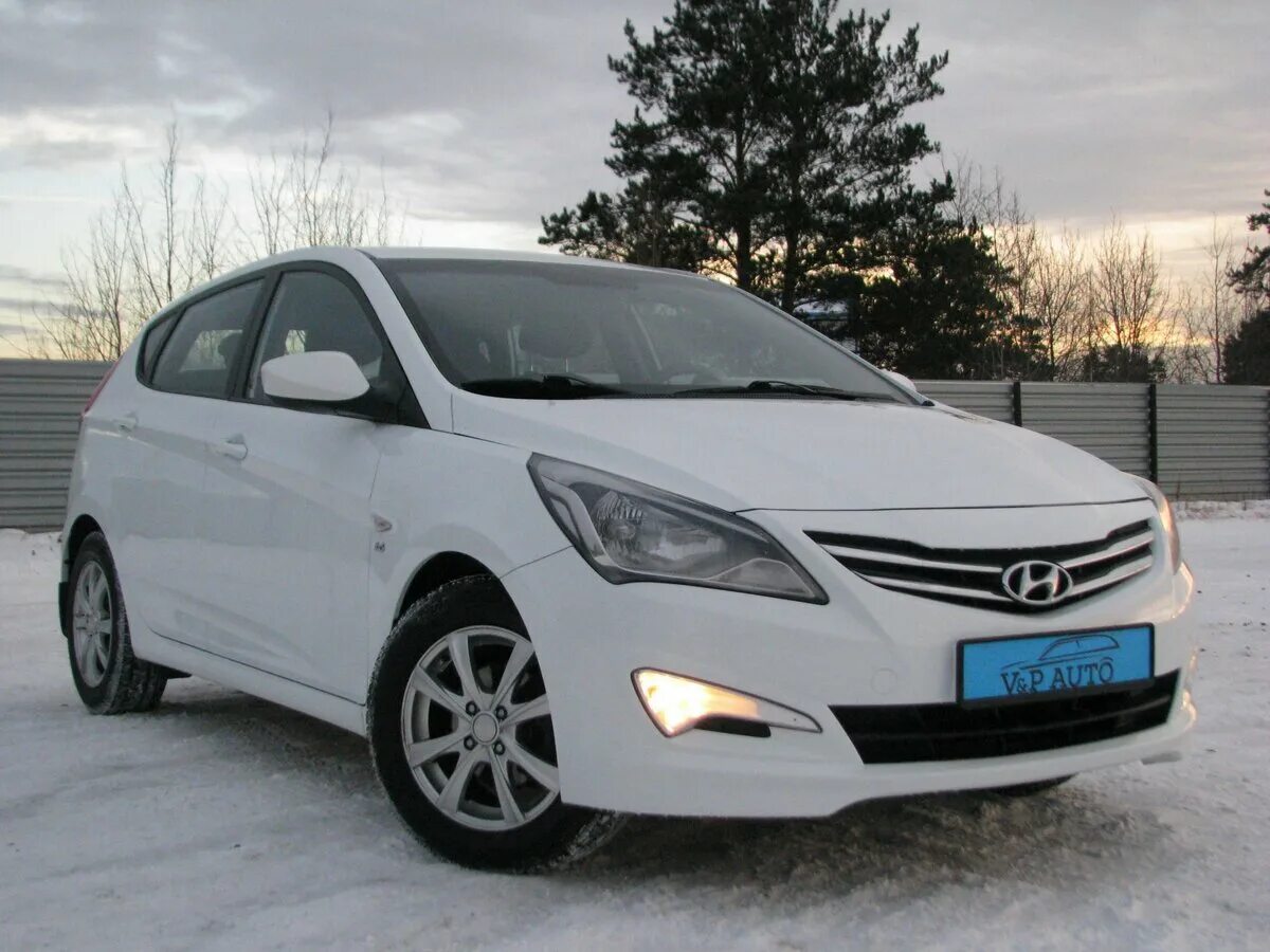 Hyundai Solaris 2015 1.4 at хэтчбек белая. Хендай Солярис 2015 белый. Hyundai Solaris 2015 1.4 at белый седан. Hyundai Solaris 2014 1.4 at хэтчбек белая.