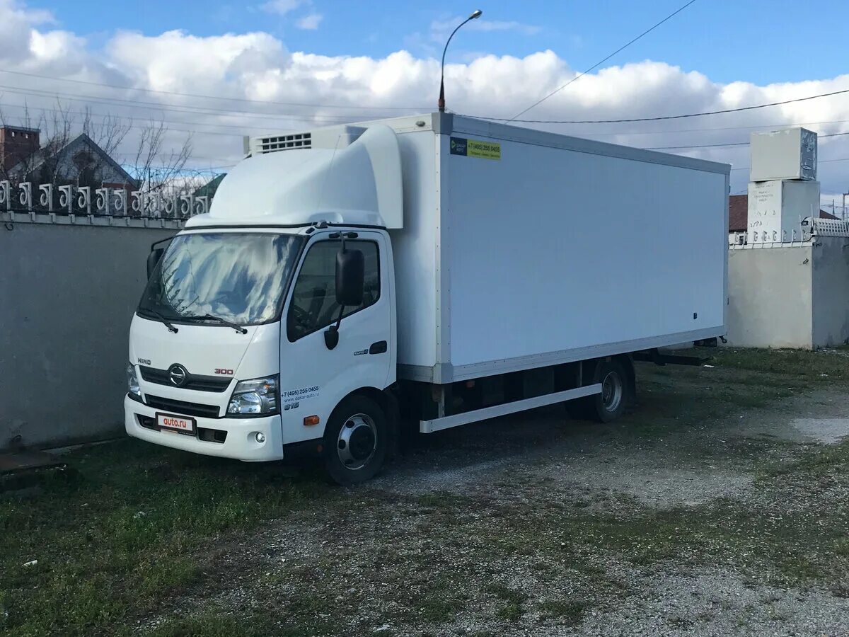 Рефрижераторы бу 5 тонн. Хино 300 рефрижератор. Hino 300 5 тонник. Hino Toyota 300 рефрижератор. Hino 300 рефрижератор 2020.