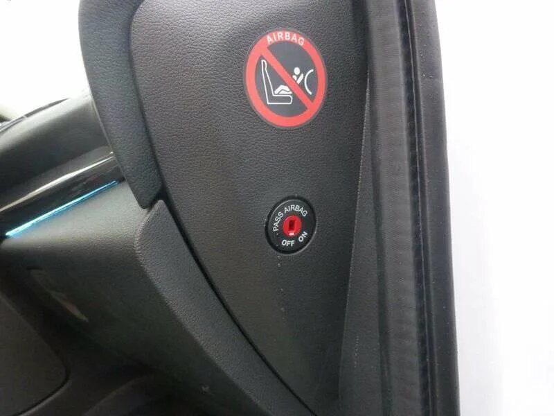 Отключение подушки безопасности пассажира. Подушка безопасности Форд фокус 3. Ford Focus 3 отключение подушки безопасности пассажира. Отключение подушки безопасности пассажира Kia Sportage 4. Выключатель подушки безопасности переднего пассажира Форд фокус 2.