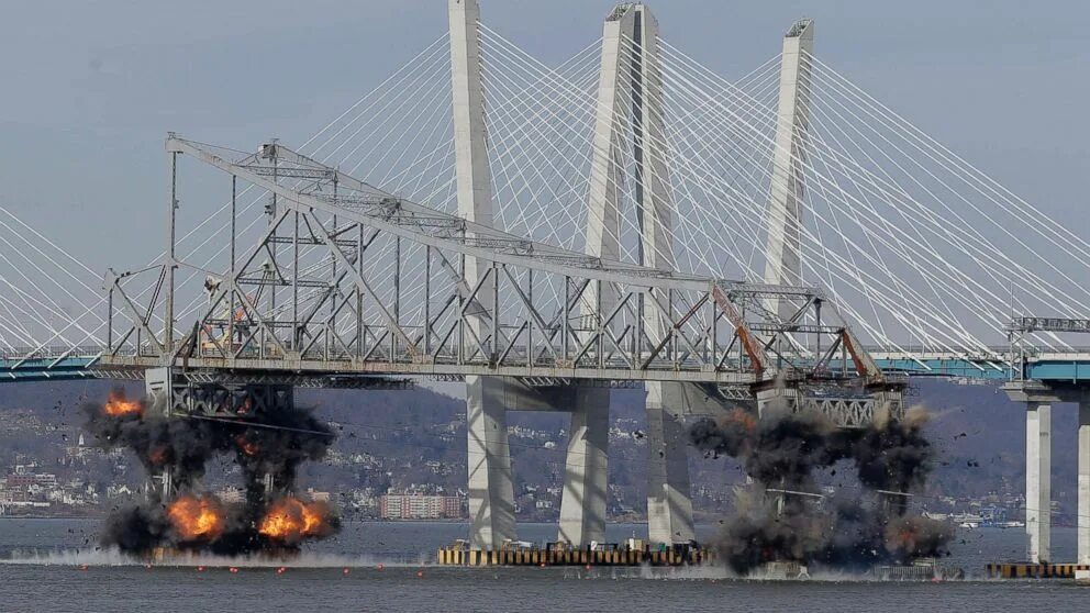 Мост через Гудзон в Нью-Йорке. Тэйский мост катастрофа. Взрыв моста. Разрушенный мост.