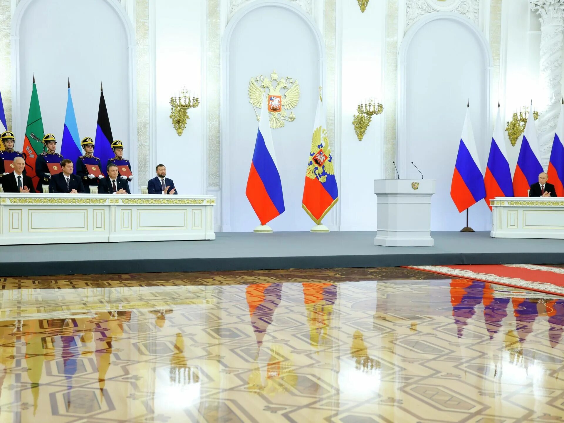 Лнр днр россией 2022. Кремль власть. присоединение крыма к российской федерации. кремль лнр. подписание о присоединении донбасса к россии 2022.