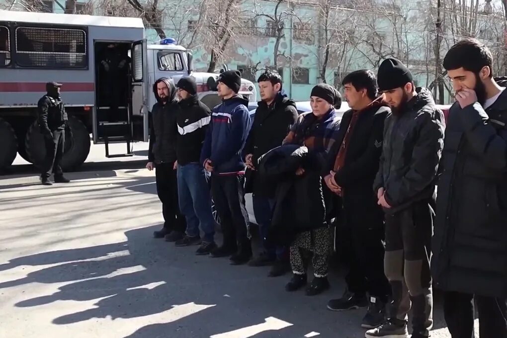 Выдворят ли мигрантов. Мигранты с семьями в москве. Мигранты депортируются. Выдворят ли мигрантов. Выдворят ли мигрантов.