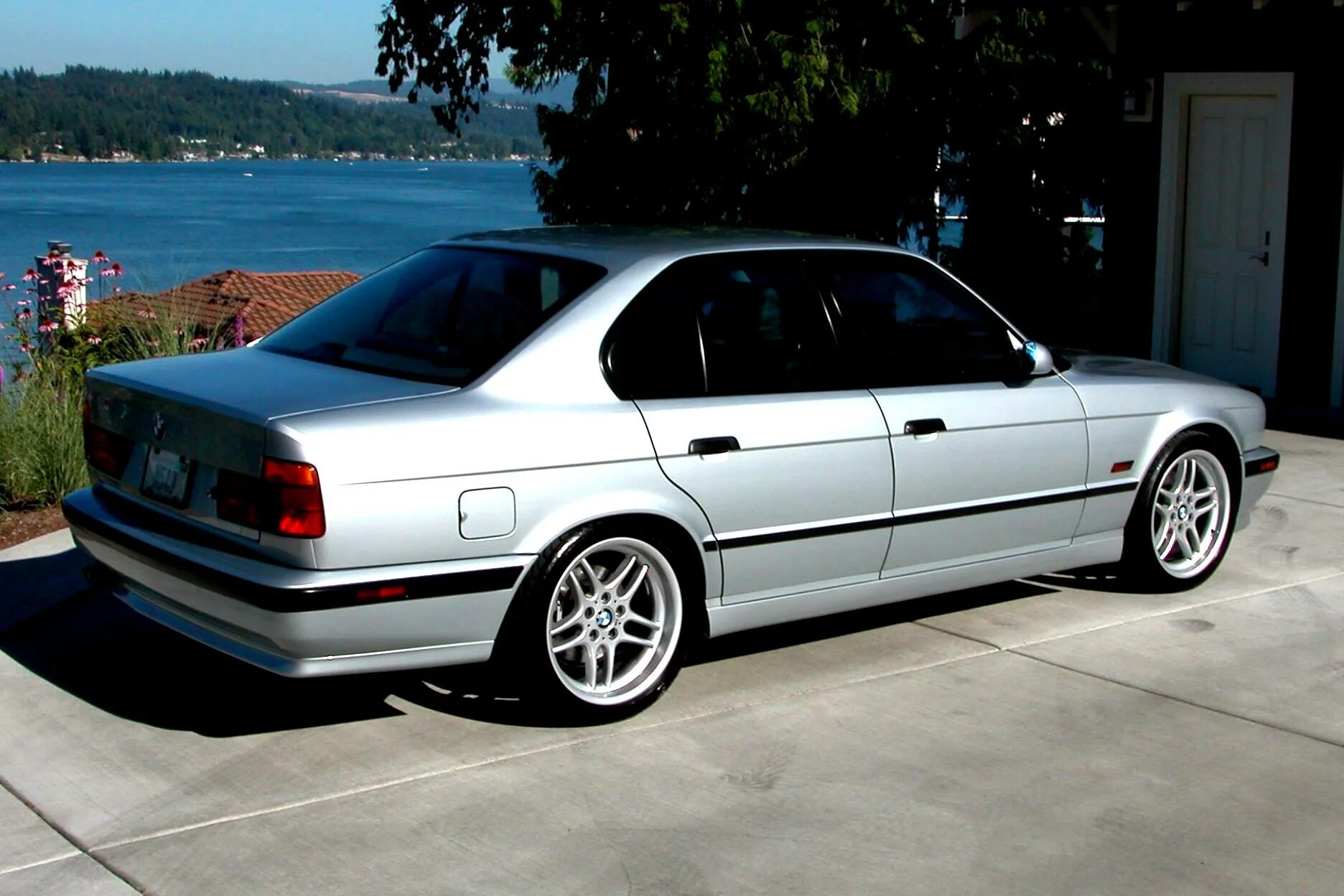 Е34 100. BMW 525 e34. BMW m5 e34 525i. BMW e34 518i. BMW e34 540i.