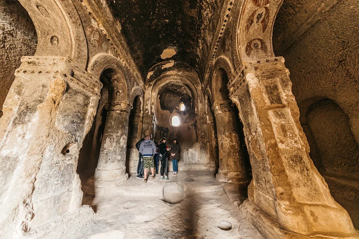 Экскурсия из стамбула в каппадокию. Монастырь Селиме Каппадокия. Скальный монастырь Селиме. Селиме Турция. Пещерный монастырь Каппадокия.