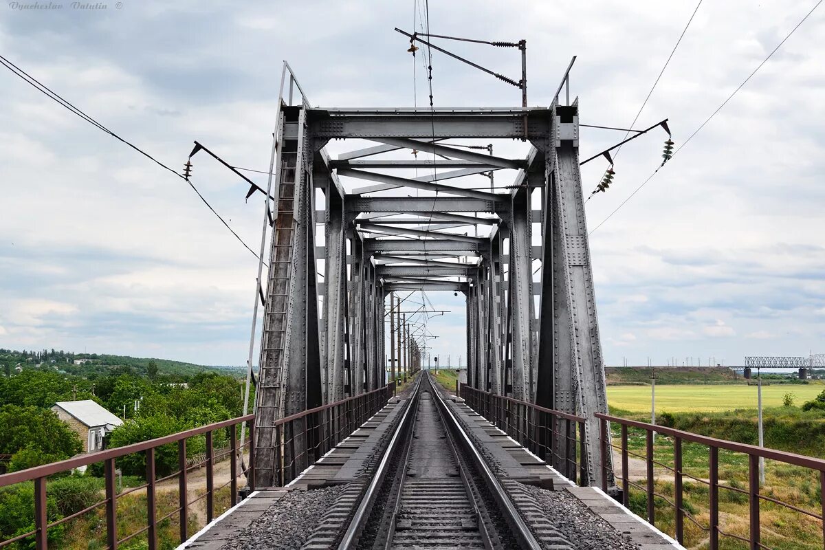 искусственные сооружения на станциях. железнодорожный тоннель ваншишань. искусственные сооружения на станциях. мост путепровод эстакада виадук тоннели. эстакада жд иссо.