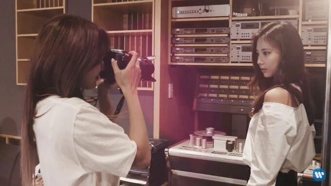 Jihyo с фотоаппаратом. Jihyo с фотоаппаратом карта. Jihyo Scientist. Jihyo between 1 and 2 twice talk that talk. Stay by my side