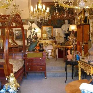 В нескольких магазинах торгующих антиквариатом