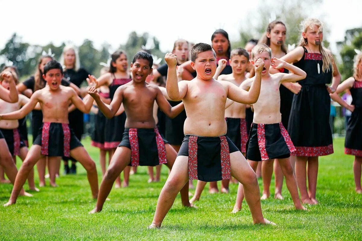 New zealand maori. Хака танец новой Зеландии. Танец Haka новая Зеландия. Маори танец хака. Новая Зеландия люди.