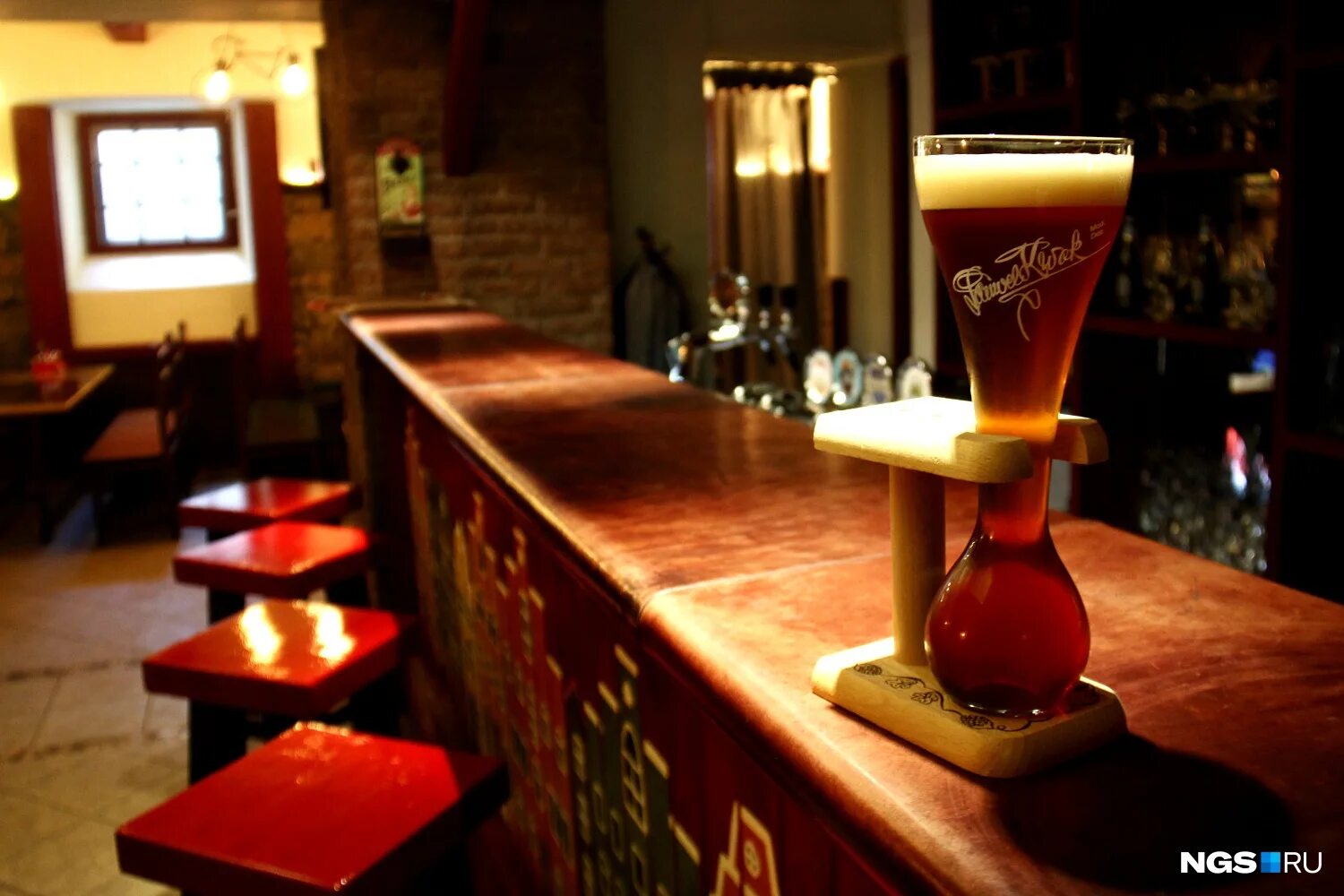 Квак бар Новосибирск. Бельгийская брассери Pauwel Kwak бар. Квак бар Ломоносов. Пиво в баре в Бельгии.