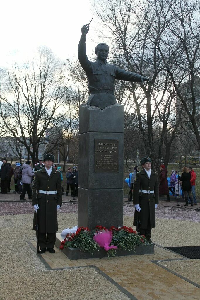 Александров открытие памятника. Памятник Александрову в Рязани. Памятник Александру Александрову в Рязани. Композитор Александров Рязань.