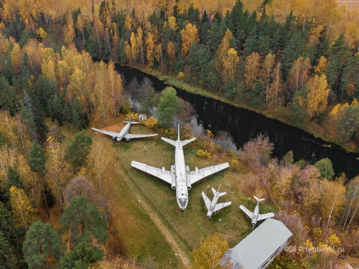 Советский район самолет. Полигон Ветлуга заброшенный. Самолет ту-104 Городец. Заброшенный ту 154 в лесу. Нижегородская аэродром заброшенный.