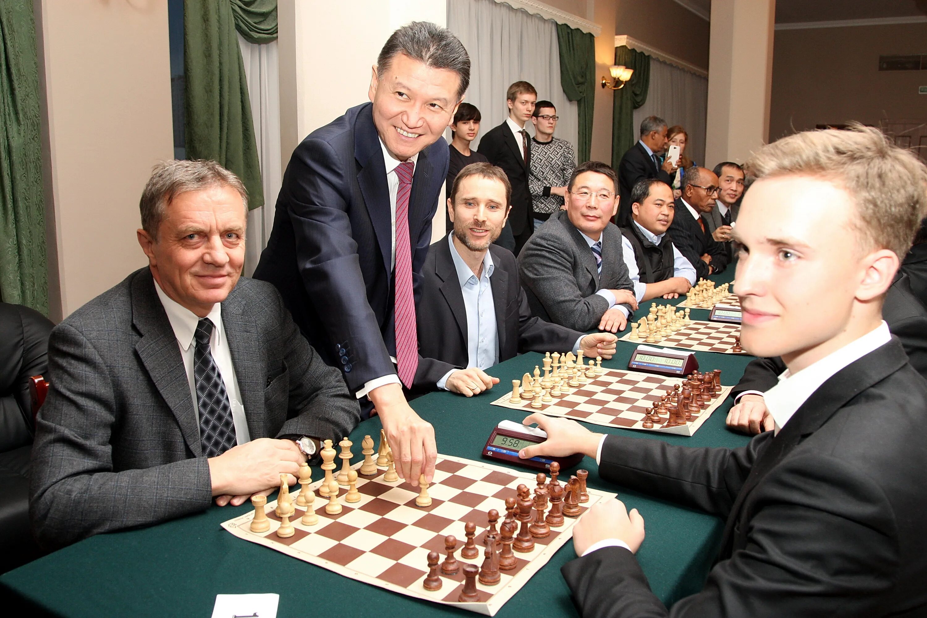 Fide chess. Международная шахматная Федерация Fide. Кубок президента шахматы.