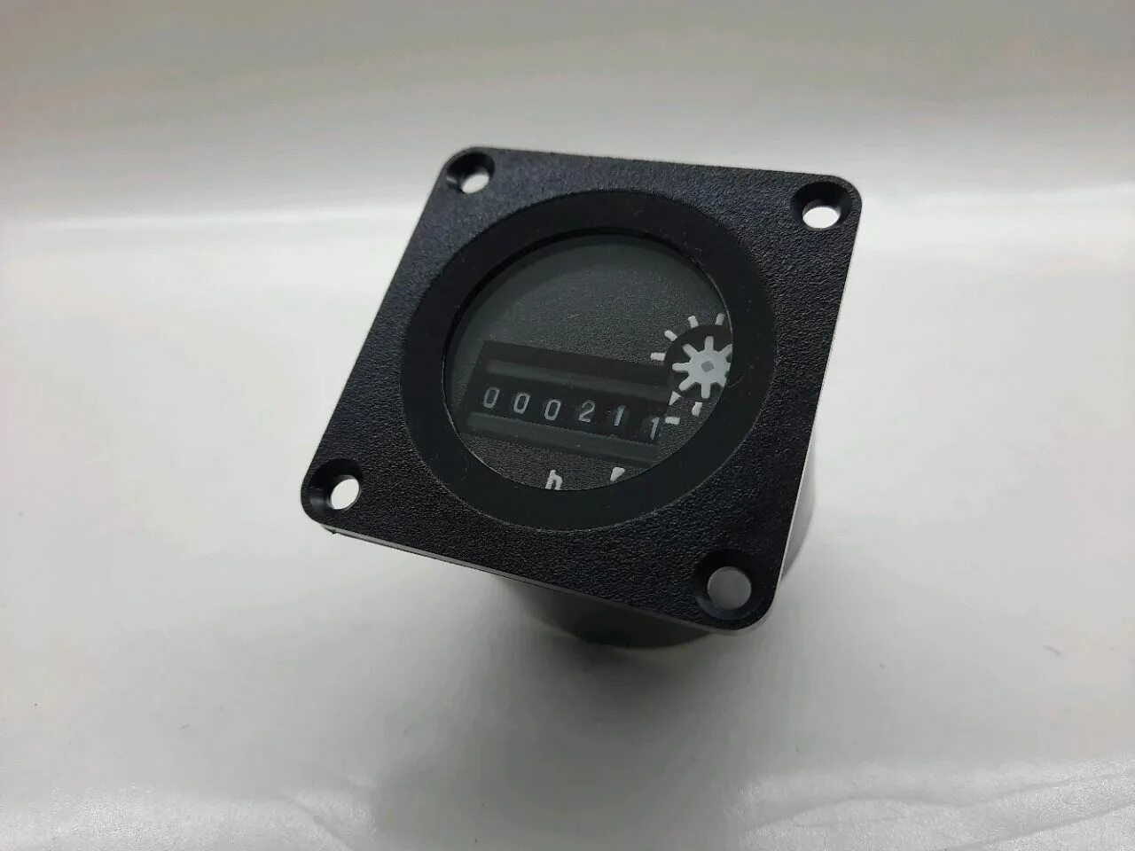 1. Счетчик моточасов (свн-2-02 24в; т-150). Счетчик моточасов 12в - 24в камаз 43118. Счетчик моточасов свн-2-02 (24в) (чтз). Счетчик моточасов свн-2-02 (24в) (чтз).