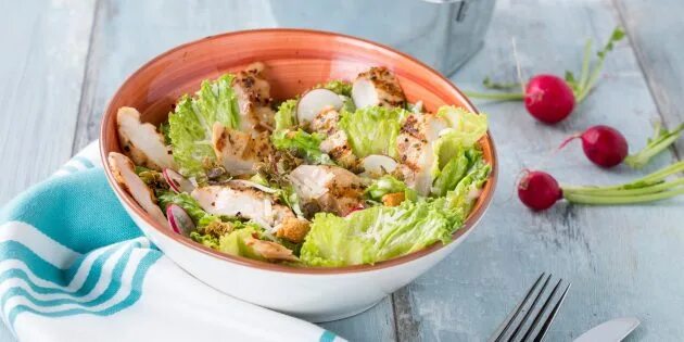 Рецепт цезаря с курицей по ивлевски. Рецепт цезаря с курицей по ивлевски. Рецепты от ивлева константина салаты. Рецепт цезаря с курицей по ивлевски. Салат айсберг для цезаря.