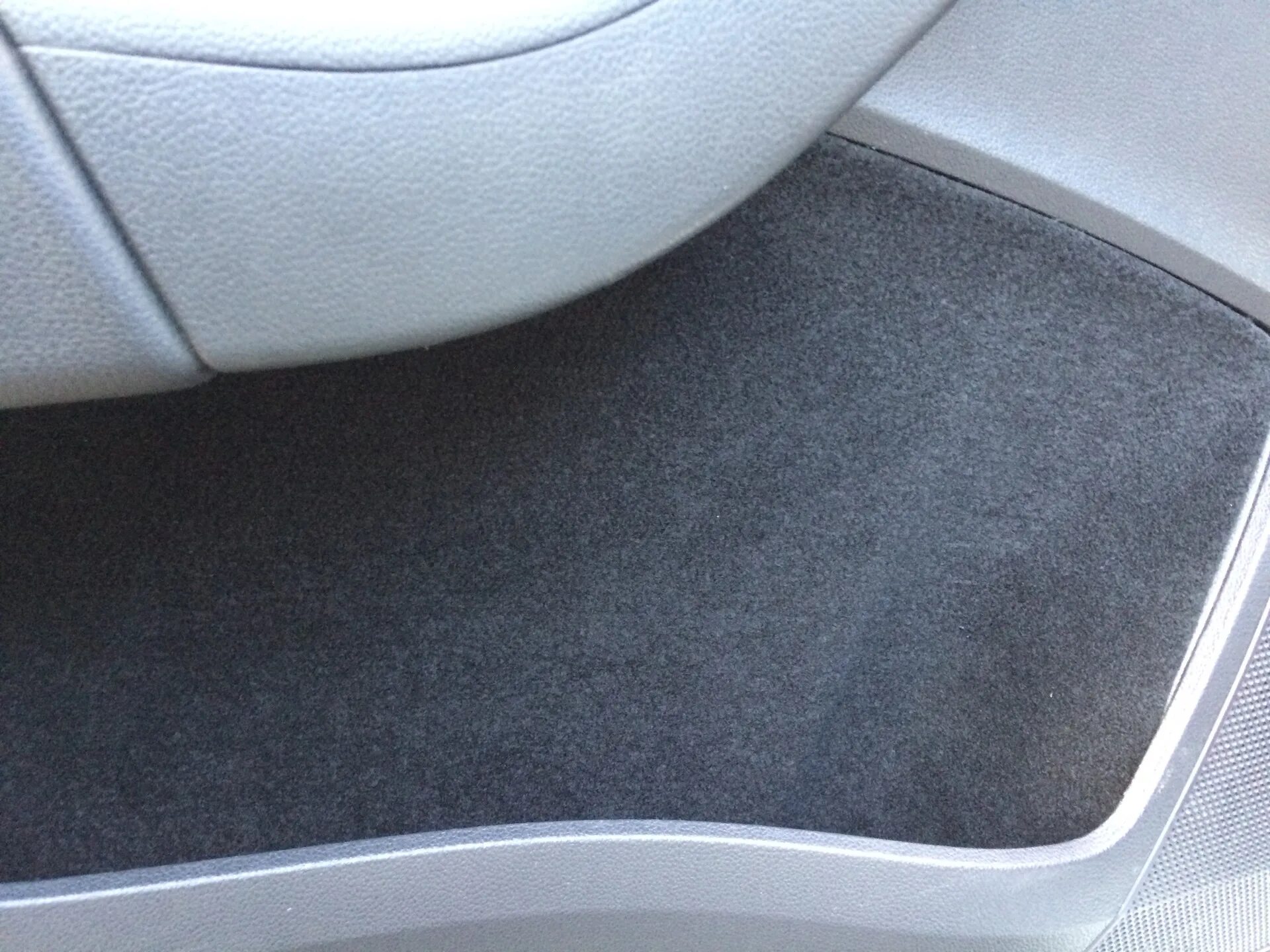 Карман двери 2190. Шевроле круз карпет в салон. Матерчатый карман для двери автомобиля. Карман обшивки двери газель. Карман на обшивку двери.