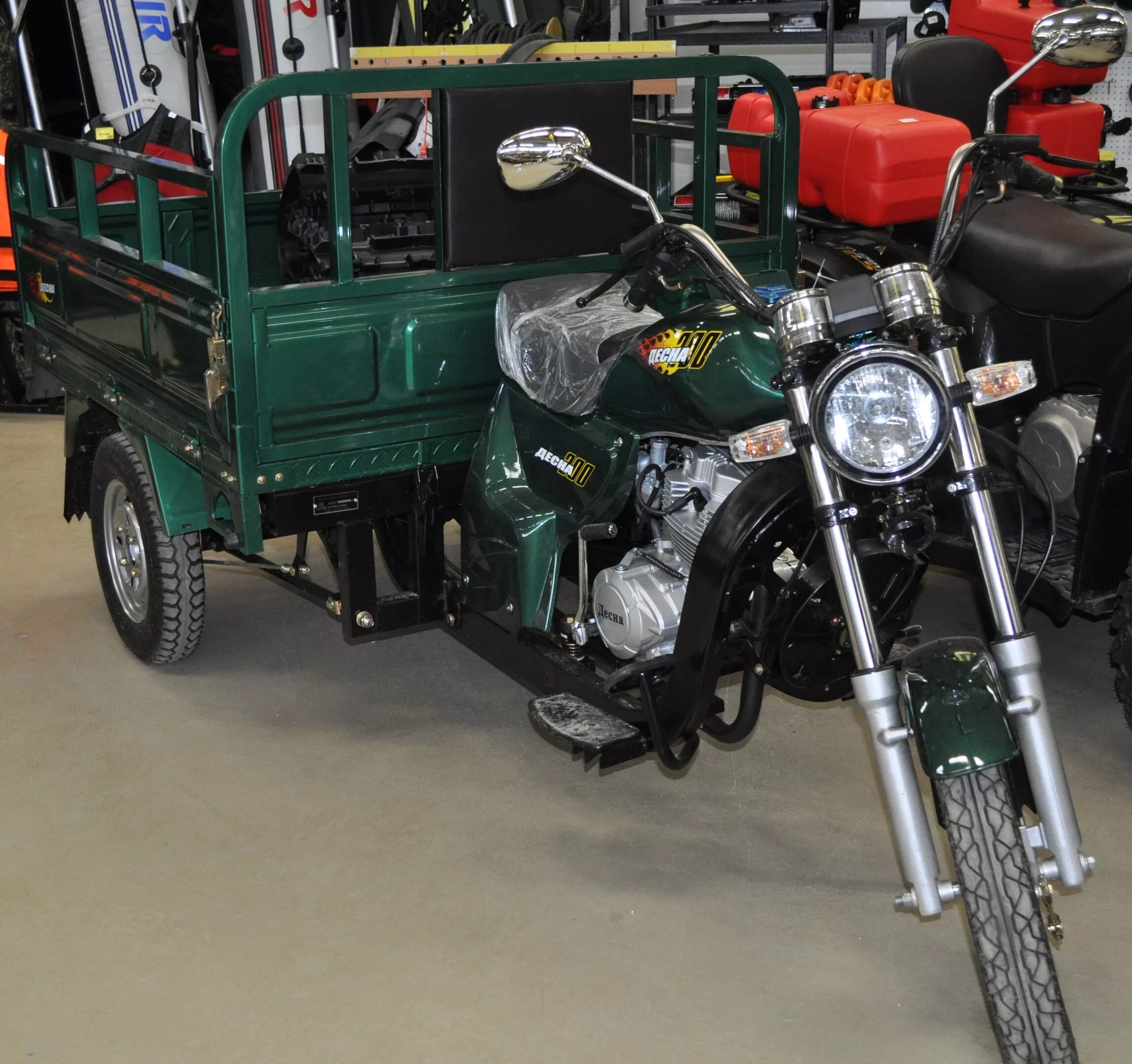 Трициклы десна. Трициклы десна. Трицикл стелс десна 200. Мотороллер десна 200 трицикл. Мотороллер десна 200 трицикл.