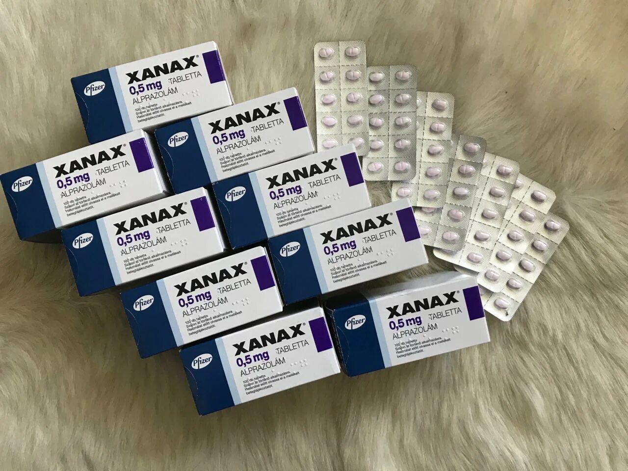 Ксанакс 1 мг. Таблетки xanax 2mg. Pfizer таблетки ксанакс. Ксанакс 0,5 Pfizer.