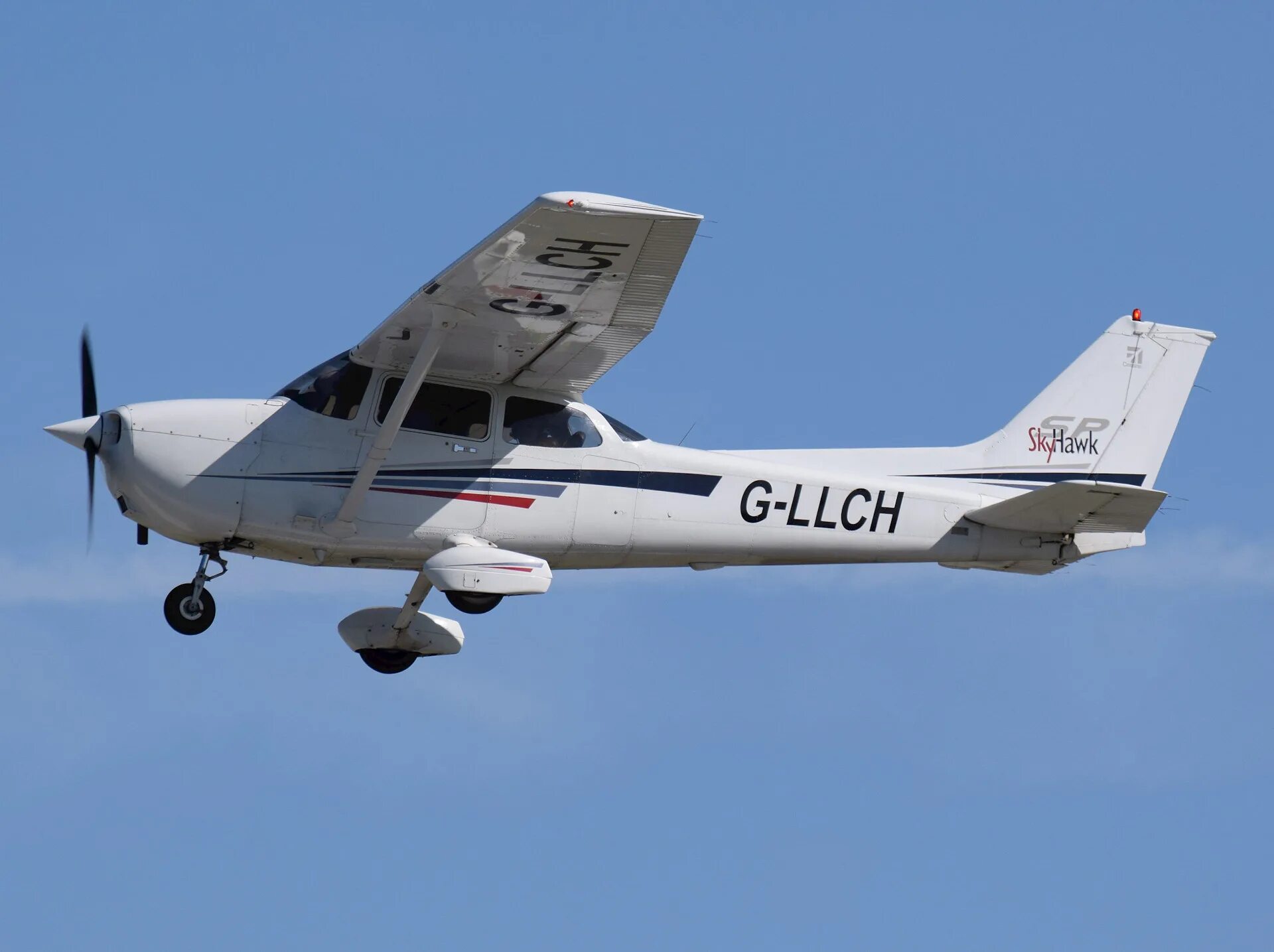 Сесна 172. Cessna 172s Skyhawk. Cessna 172. Цессна 172 Skyhawk. Самолет Cessna 172.