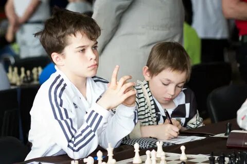 Два шахматиста решили провести дружескую