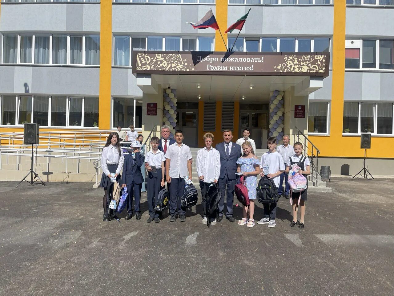 Школа в челнах директор. 43 школа набережные челны. 60 школа набережные челны. 8 школа набережные челны. 45 школа набережные челны.