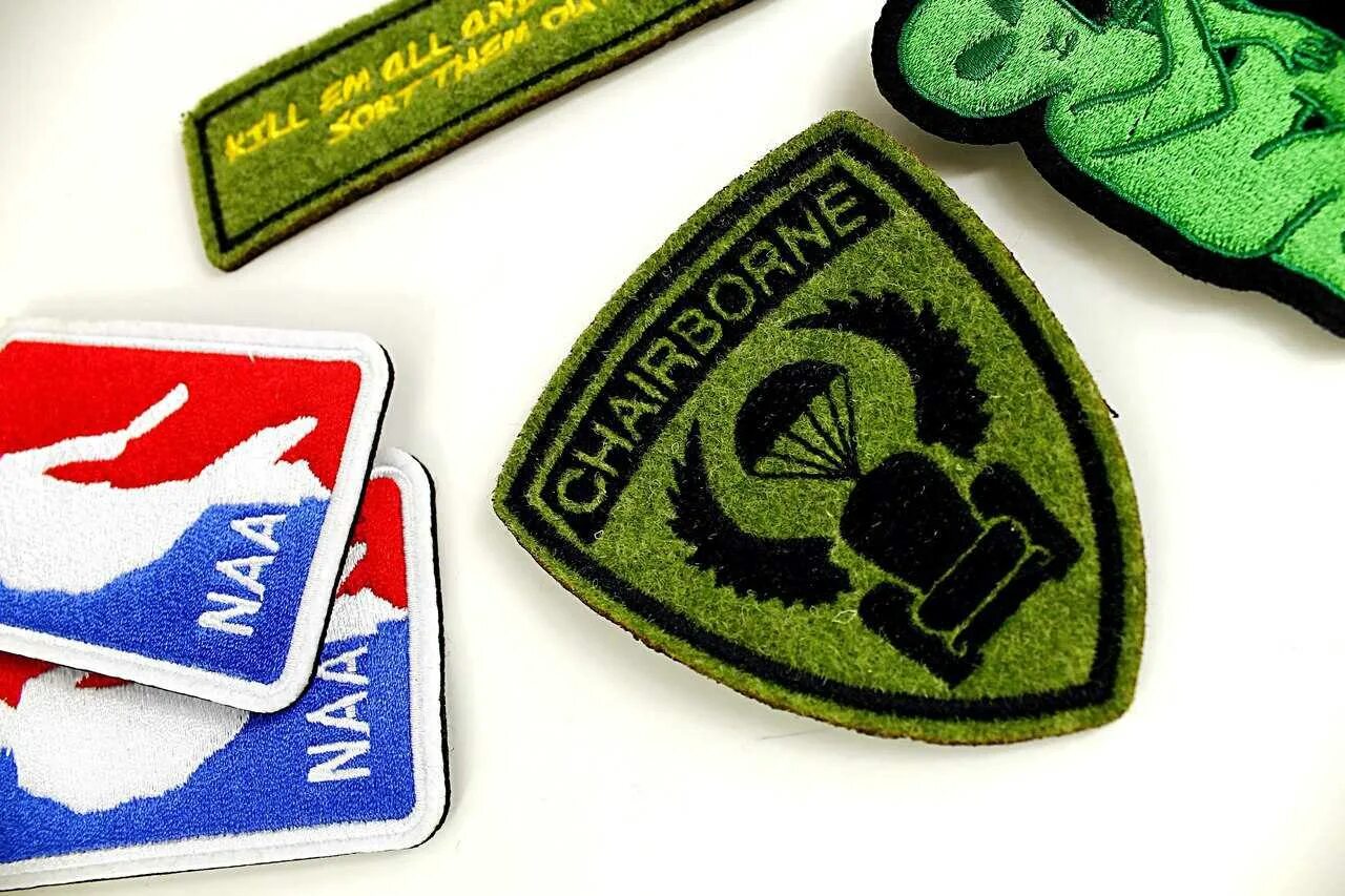 Русские шевроны. Прикольные военные нашивки. Нашивка rus. Что написано на шевроне. Нашивки с фразами.