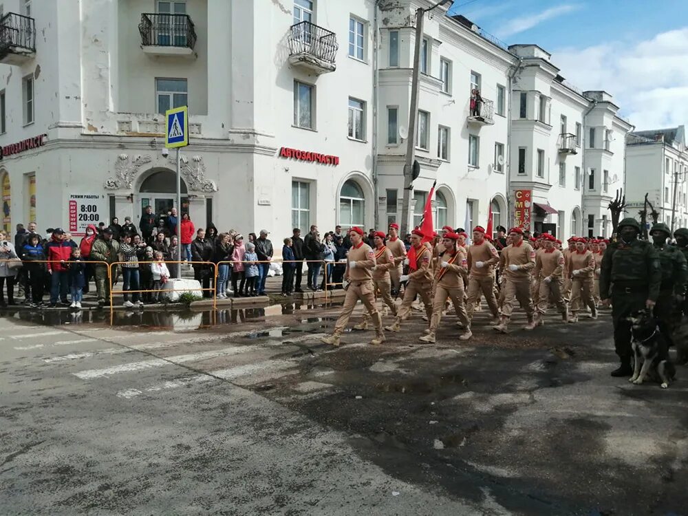 Парад в Вязьме. Парад 9 мая в Вязьме. Парад в день Победы город Вязьма. Парад 9 мая в городе Вязьма 2010.