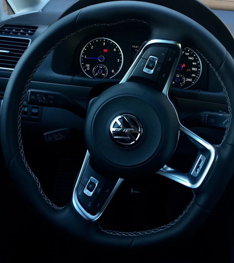 Руль r line. Руль гольф 7 r. руль фольксваген гольф 7. руль vw golf 7. руль фольксваген гольф 8.