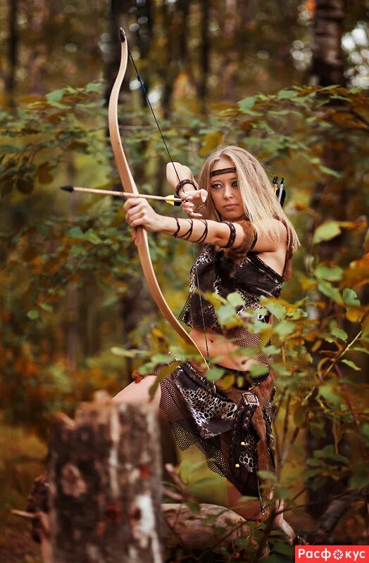 Елена валюшкина в молодости лесная нимфа. Нимфа в камуфляже. Образ лесной нимфы. Дриады гамадриады. Нимфа с книгой.