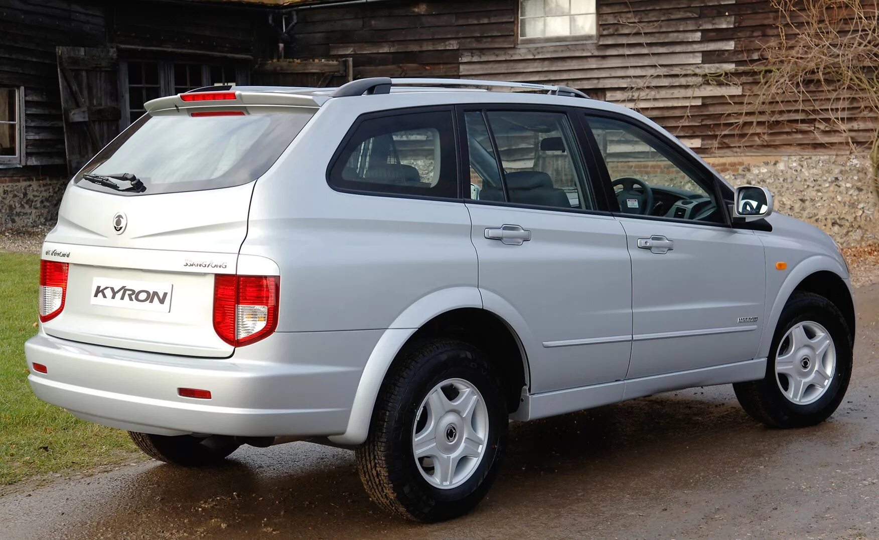 Ssangyong какой лучше. Ssangyong kyron 2006. ссангйонг кайрон 2006. саньенг кайрон 2006. ssangyong kyron 2003.