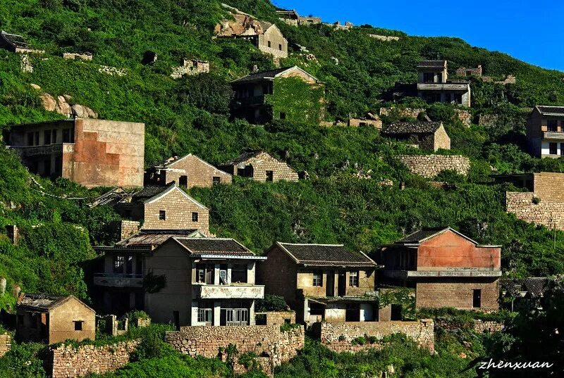 Abandoned village. Заброшенная деревня остров Шенгси. Рыбацкая деревня в Шенгси. Заброшенная Рыбацкая деревня Хутуван. Заброшенная китайская деревня Хутуван.