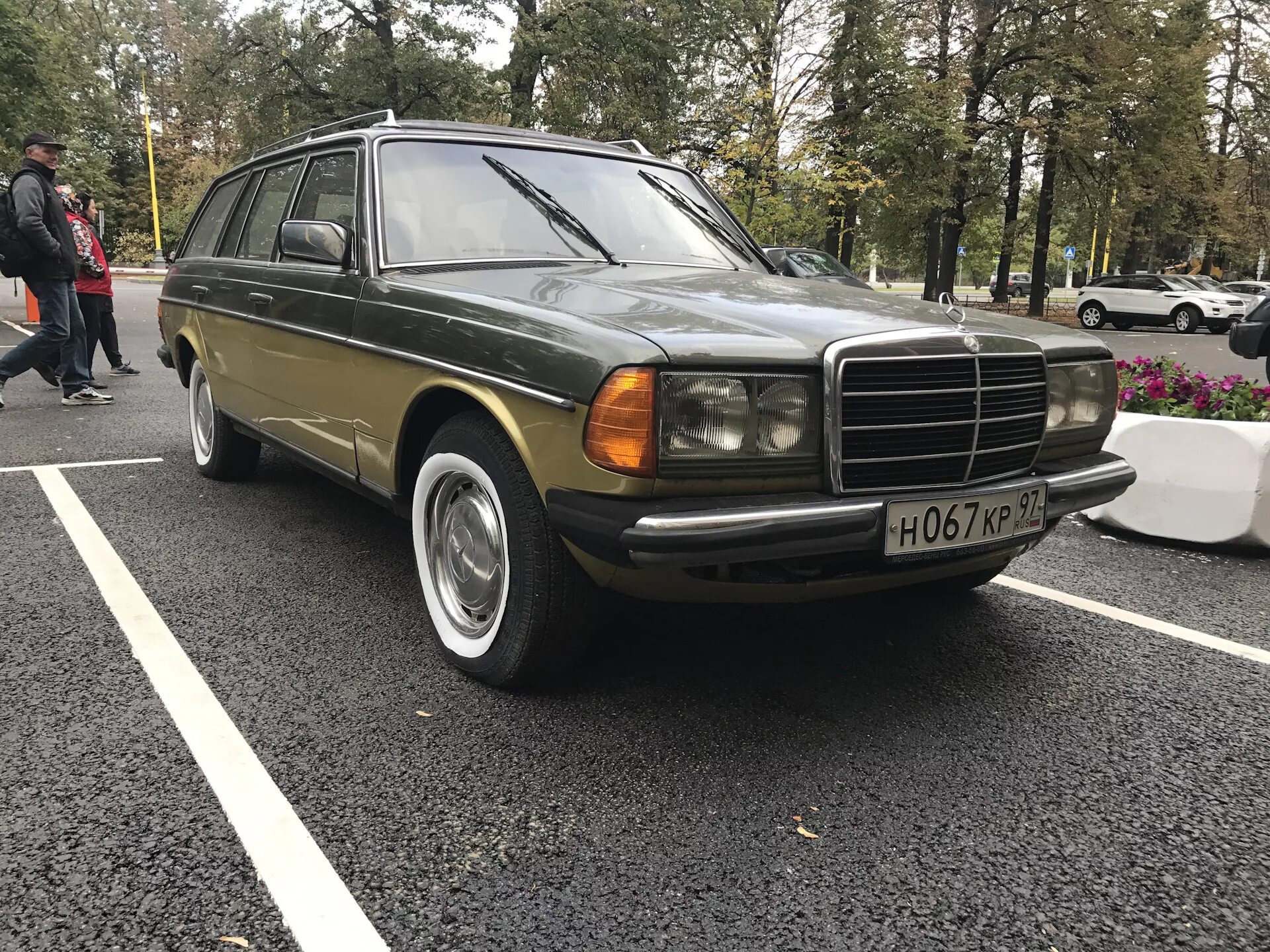 Купить мерседес w123. Мерседес w123. Мерседес 123. Мерседес 123 универсал. Мерс 123 1983.