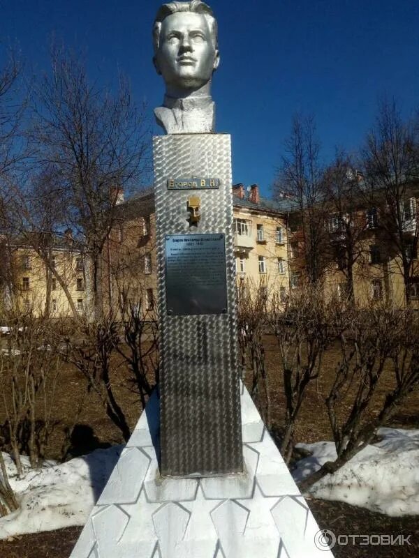 Сквер героям советского союза. Город глазов аллея героев. глазов аллея славы. сквер героев глазов. памятник татьяне барамзиной глазов.