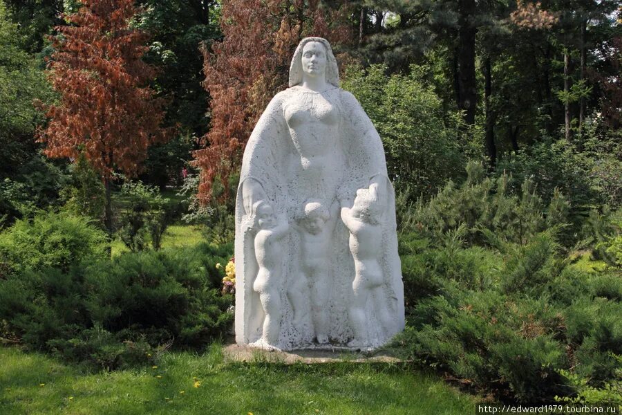 Stone sokolniki. Памятники в парке Сокольники. Памятник Ленину парк Сокольники. Парк Сокольники Третьяков. Парк Сокольники скульптуры.