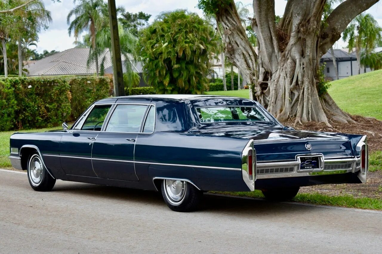 Cadillac fleetwood 1956 limousine. Кадиллак fleetwood 1964. Cadillac 75. Лимузин cadillac fleetwood 75. Cadillac fleetwood 1967.