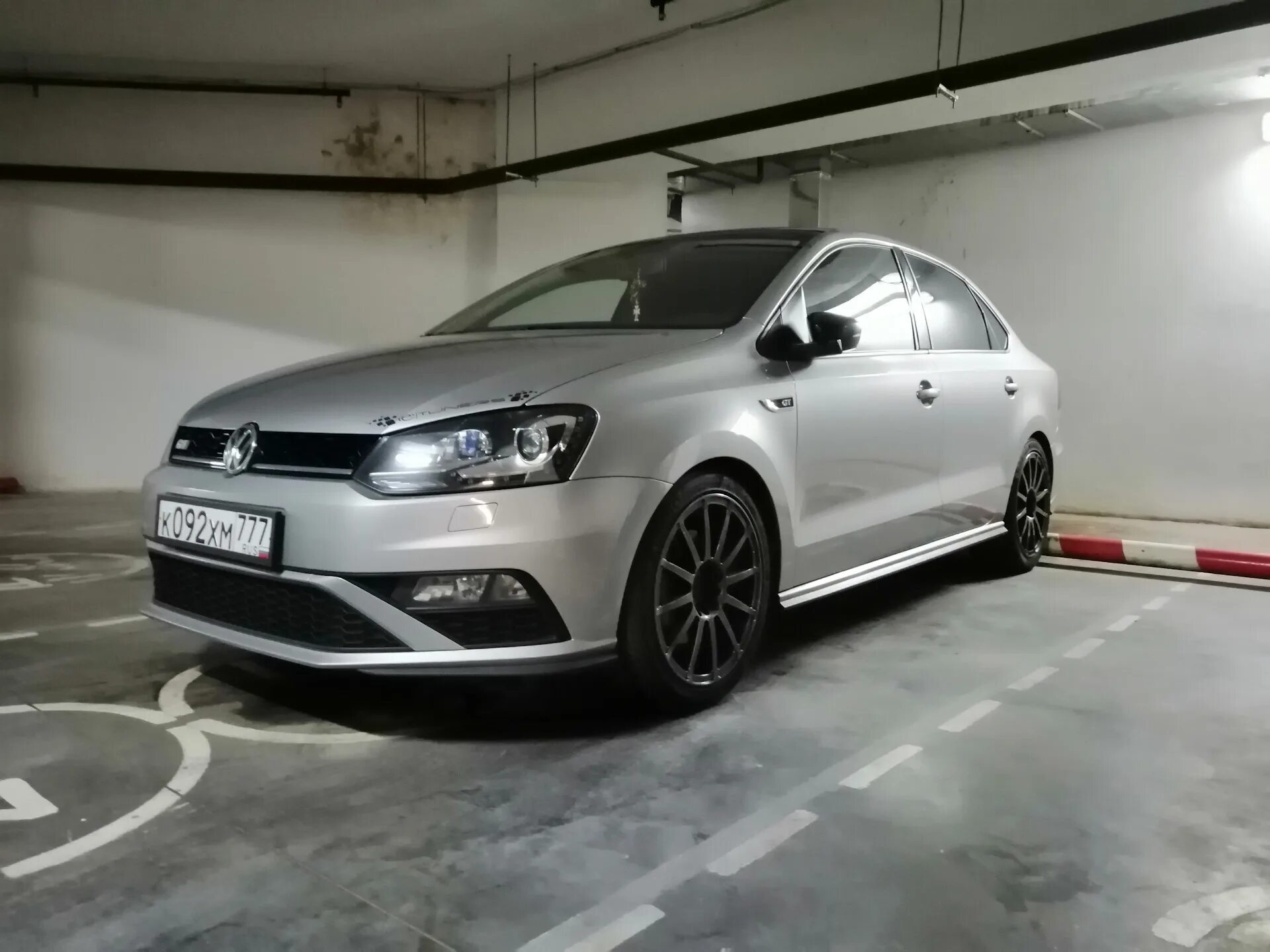 Volkswagen Polo sedan gt r17. Черный VW Polo sedan r17. VW Polo sedan r17. R17 на поло седан. Поло р17