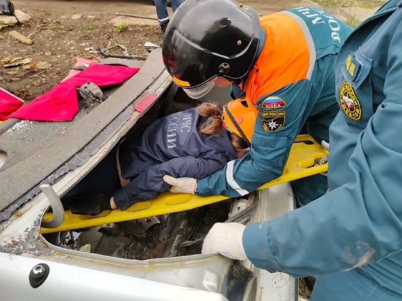 Деблокирование пострадавших при дтп. Деблокирование пострадавших спасателями. аварийно-спасательные работы мчс.