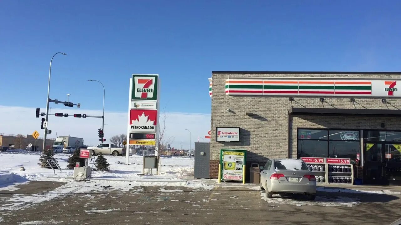 Канада магазин. Канада супермаркеты. Canadian tire canada. Канада магазин. Канадские магазины.