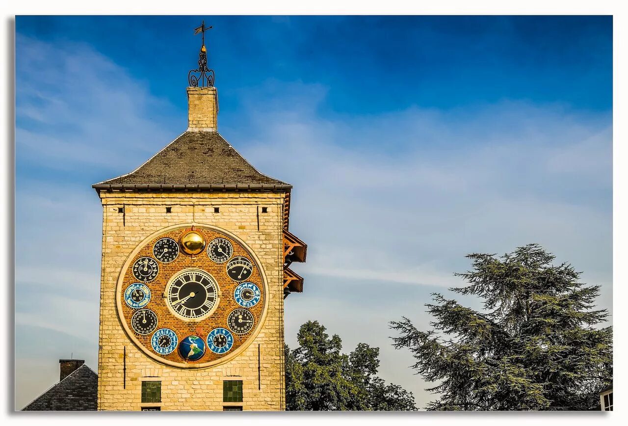 Башня Зиммера циферблаты. Часы башня Зиммера. Часовая башня Циммер. Часовая башня средневековья.