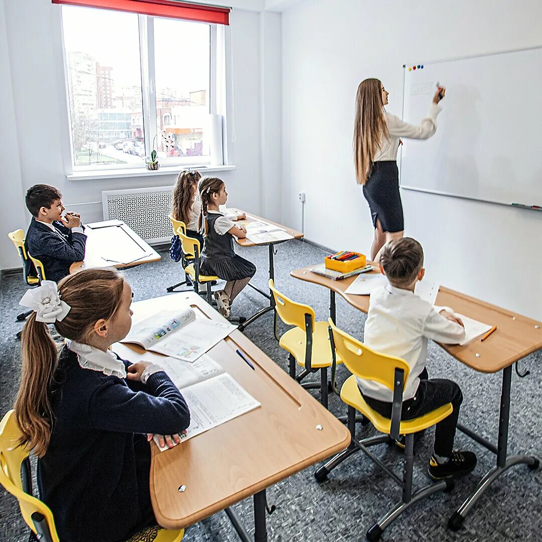 Частной школы lancmanschool. Школа колибри фото. Шэвр школа. Школа ювенес логотип. Школа колибри измайлово.