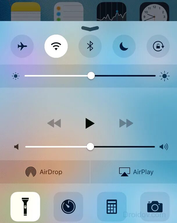 Выключить фонарик на айфоне. Фонарик на айфоне при звонке. Телефоны iphone фонарик. Нижняя панель айфон.