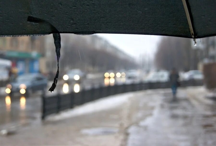 3 й январь дождь. Дождь зимой. Снег с дождем в городе. Город дождь зимой. Если в городе твоем снег.