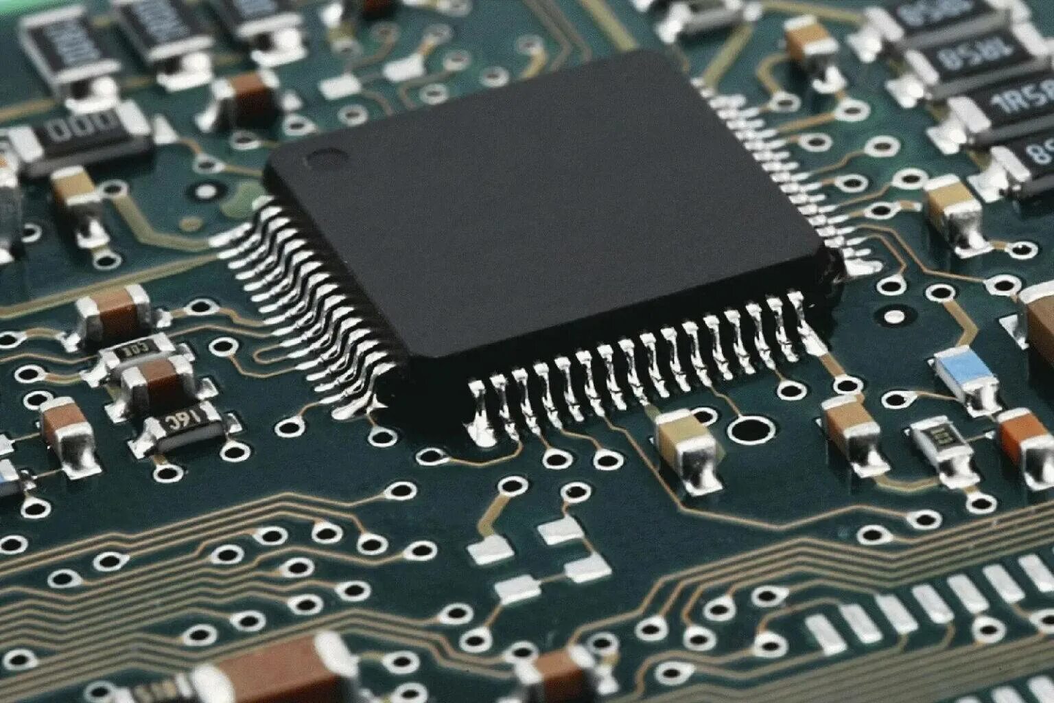 Integration of novel materials with silicon chips makes new "smart" devices poss