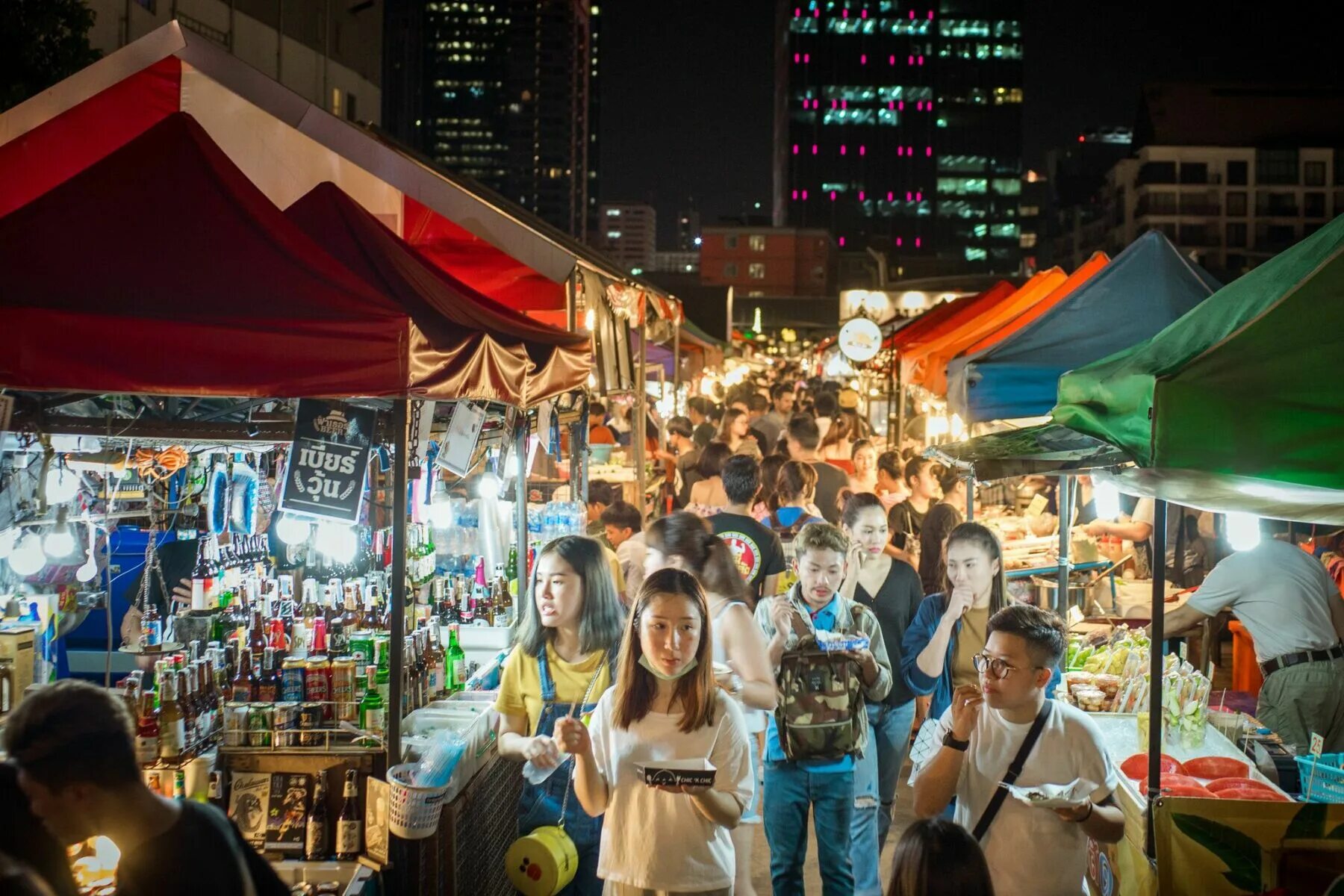 Бангкок октябрь. China Town Night Market Бангкок. Бангкок уличная еда. Bangkok Streets. Bangkok Night Streets.