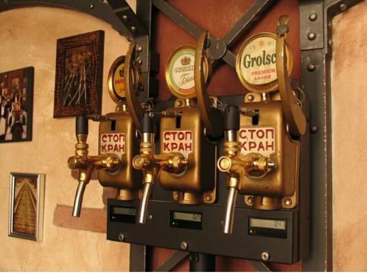 Стоп кран пивной магазин. Пиво в салоне. Стоп кран пиво. Пивной двор стоп кран. Стоп кран пивной магазин.