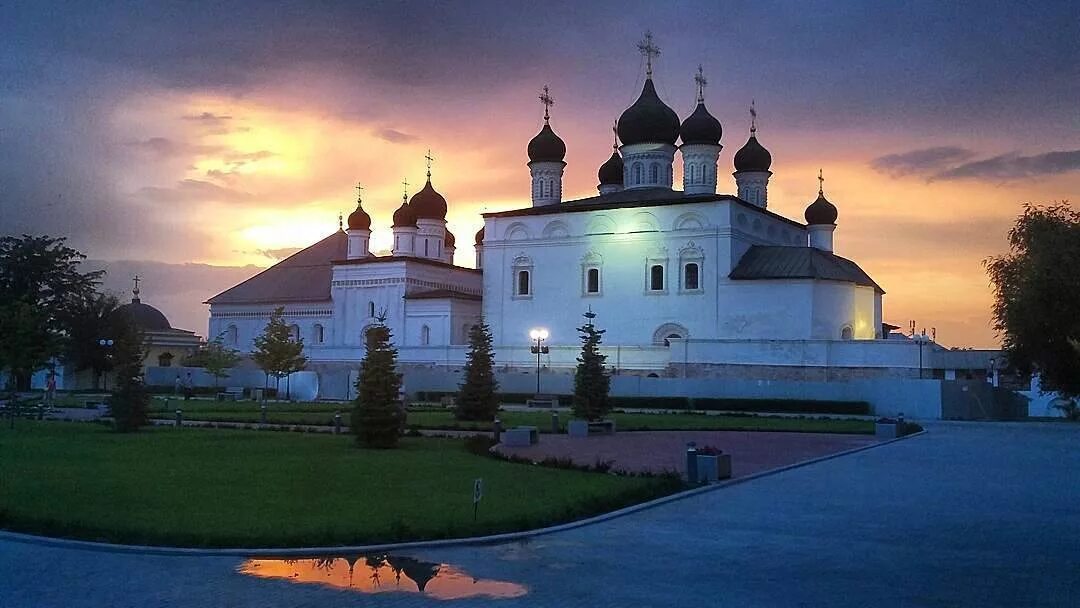Храм троицы астрахань. Собор монастыря троицы живоначальной астрахань. Троицкий собор астраханского кремля. Храм андрея первозванного астрахань. Троицкий собор астраханского кремля.