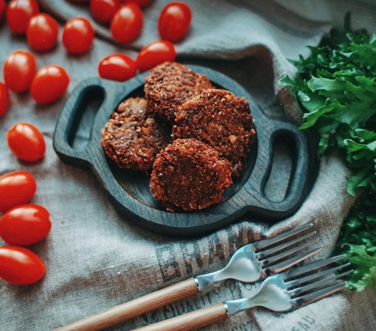 Подливка для котлет из муки. Котлеты. котлеты полуфабрикаты. веганские котлеты. котлеты эстетика.