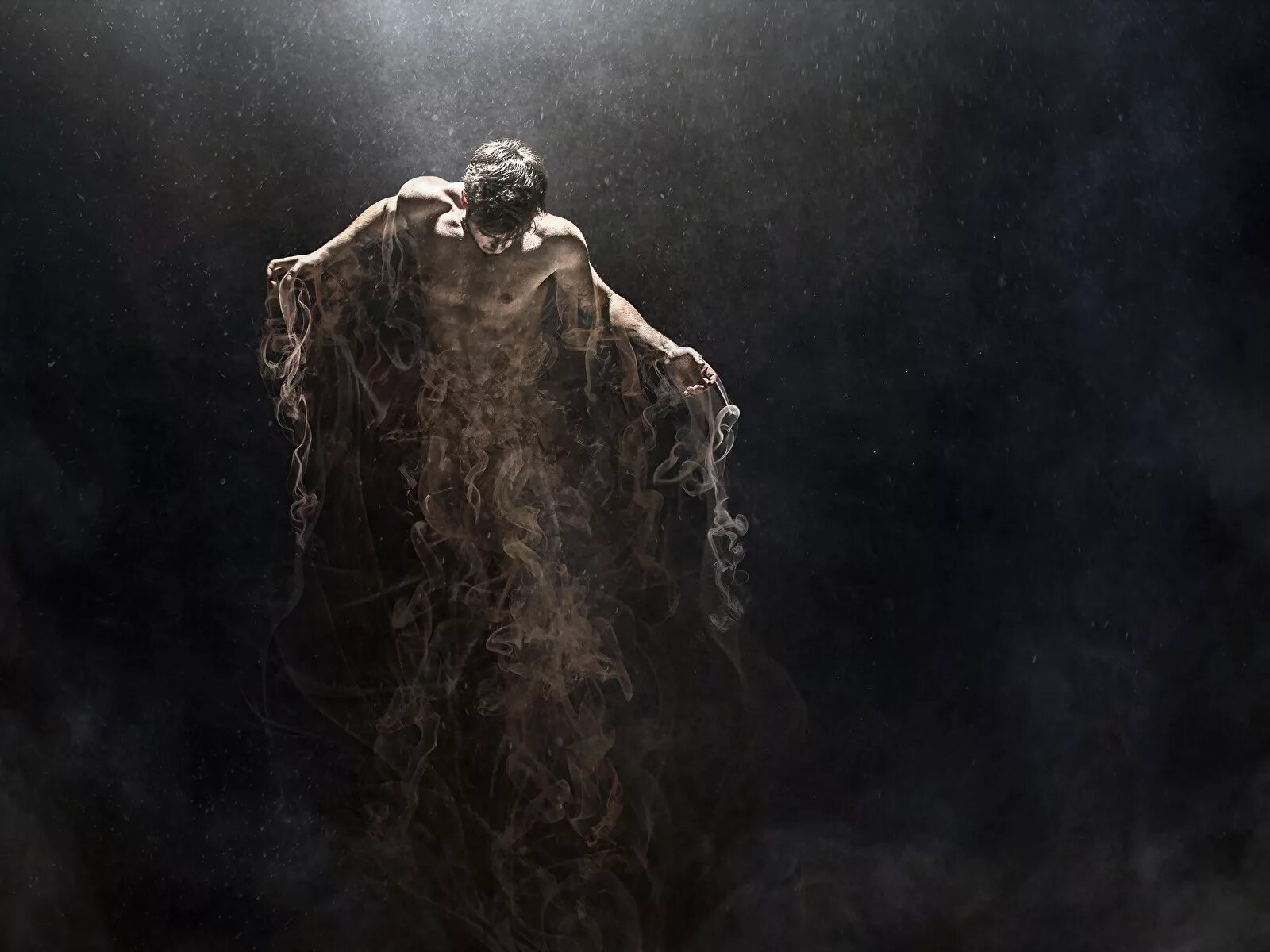 человек рассыпается в пыль. растворился в воздухе. рассыпается в пыль. Kyle thompson. один во вселенной.