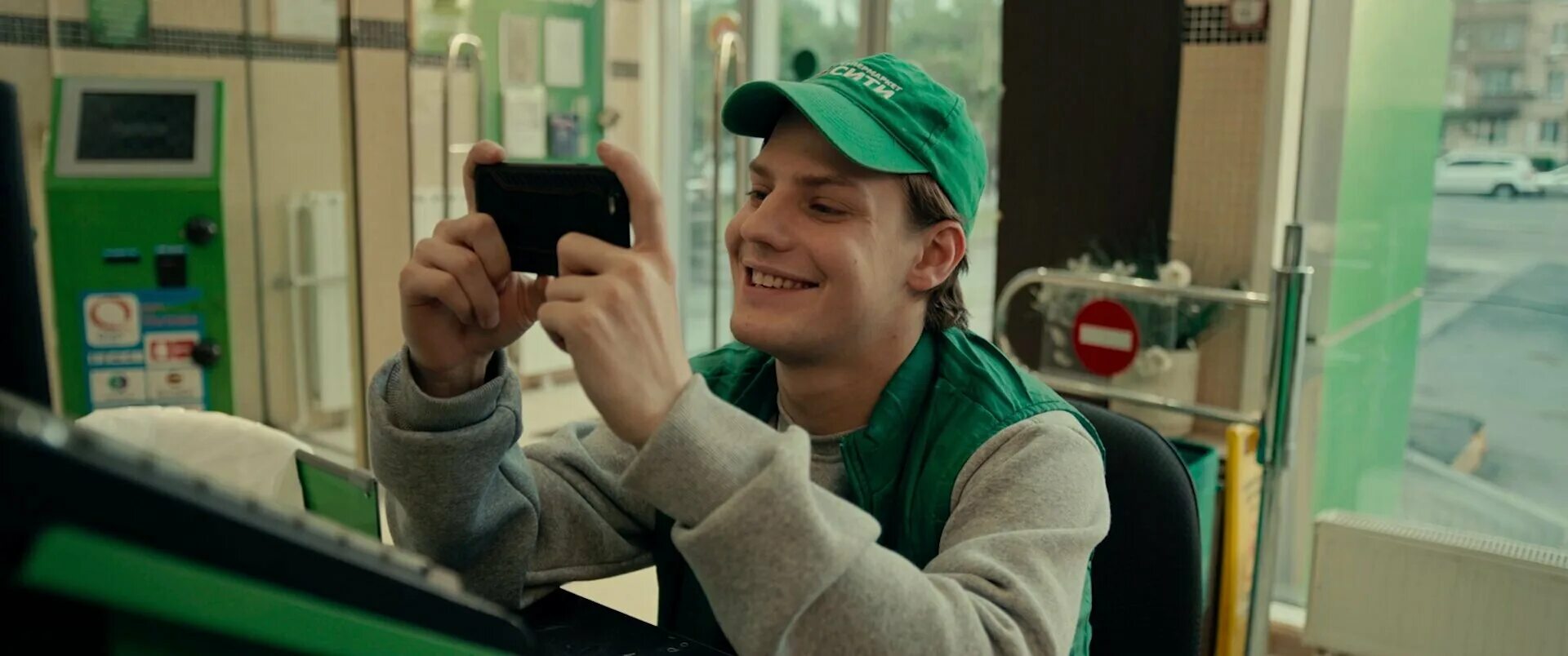 Молодой человек фильм 2022. Молодой человек содержание. Молодой человек фильм 2022. Молодой человек содержание. Алексей яровенко хороший парень.